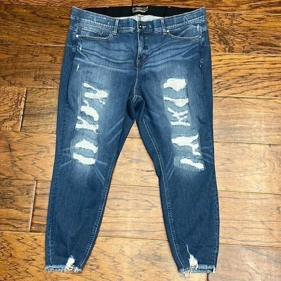 TORRID Bombshell Skinny Premium Stretch High-Rise Destructed Jean - Picture 5 of 11